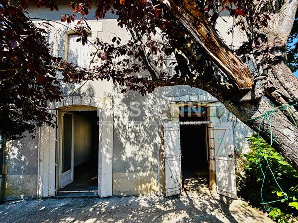 À vendre Lagraulière Maison en pierre à rénover proche du bourg