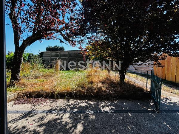 À vendre Lagraulière Maison en pierre à rénover proche du bourg