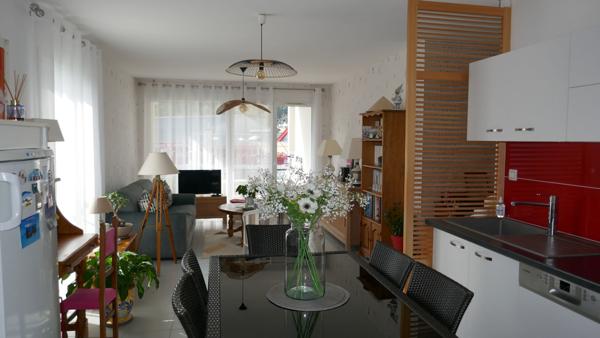 FAVERGES. APPARTEMENT 3 PIECES AVEC CAVE, GARAGE ET PLACE DE STATIONNEMENT