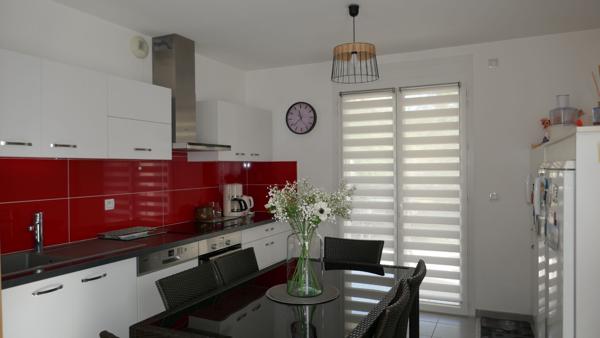 FAVERGES. APPARTEMENT 3 PIECES AVEC CAVE, GARAGE ET PLACE DE STATIONNEMENT