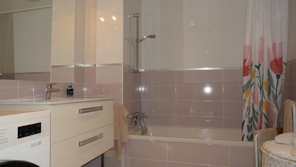 FAVERGES. APPARTEMENT 3 PIECES AVEC CAVE, GARAGE ET PLACE DE STATIONNEMENT