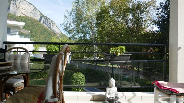 FAVERGES. APPARTEMENT 3 PIECES AVEC CAVE, GARAGE ET PLACE DE STATIONNEMENT