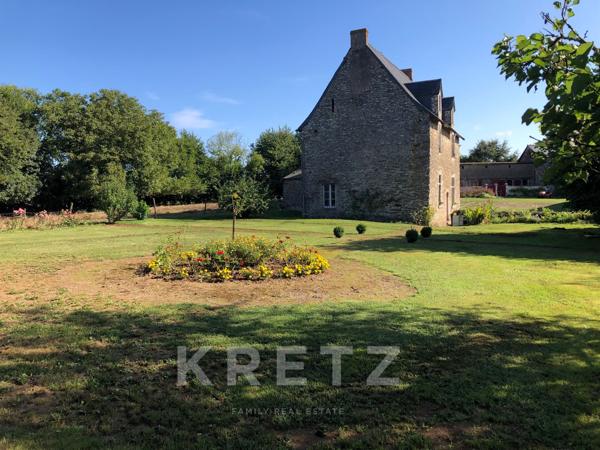 Petit Manoir du XVIe siècle dépendances et parc de près d’1ha en Haut Anjou