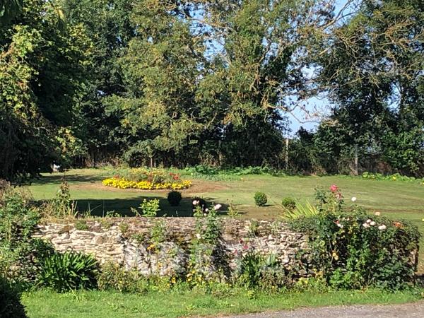 Petit Manoir du XVIe siècle dépendances et parc de près d’1ha en Haut Anjou