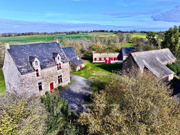 Petit Manoir du XVIe siècle dépendances et parc de près d’1ha en Haut Anjou