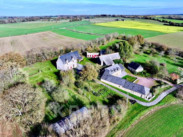 Petit Manoir du XVIe siècle dépendances et parc de près d’1ha en Haut Anjou