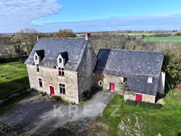 Petit Manoir du XVIe siècle dépendances et parc de près d’1ha en Haut Anjou