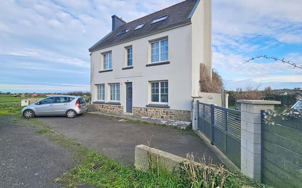 Maison à vendre    8 pièces •  Plouescat