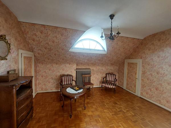 Achat maison près de HOMBOURG HAUT - 8 pièce(s) - 182 m² - 124 000 €