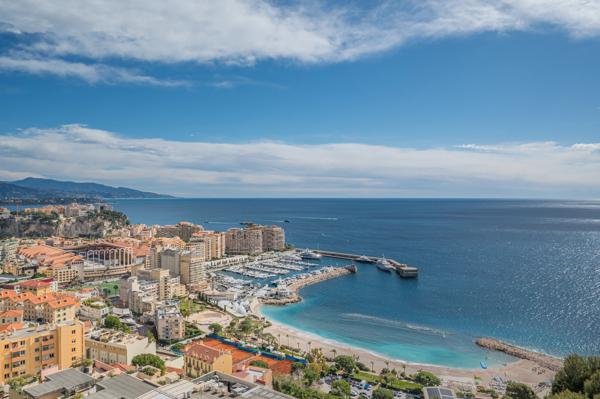 Magnifique penthouse proche de Monaco