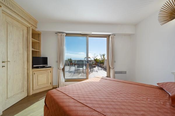 Magnifique penthouse proche de Monaco