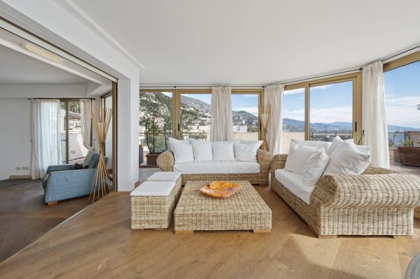 Magnifique penthouse proche de Monaco