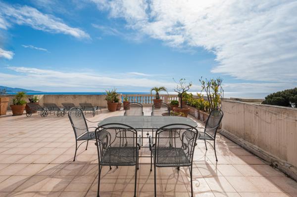 Magnifique penthouse proche de Monaco