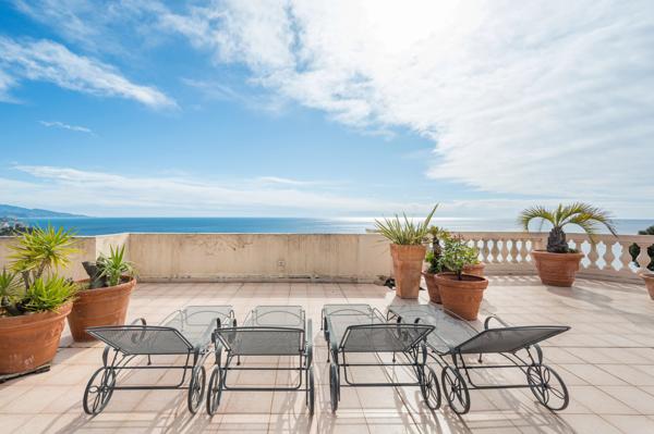 Magnifique penthouse proche de Monaco