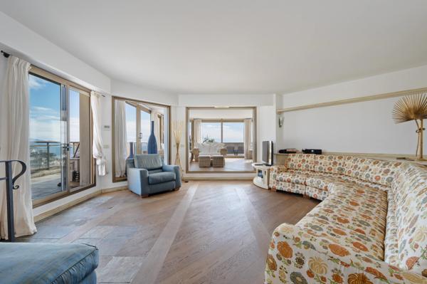 Magnifique penthouse proche de Monaco