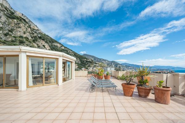 Magnifique penthouse proche de Monaco