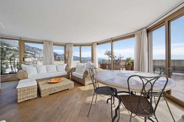 Magnifique penthouse proche de Monaco