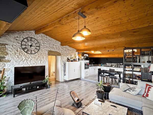 Maison en pierre avec terrasse, cour intérieure et grand sous-sol – Vertaizon