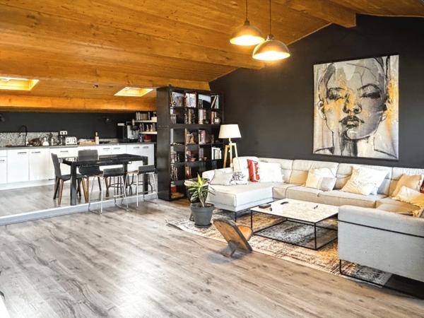 Maison en pierre avec terrasse, cour intérieure et grand sous-sol – Vertaizon