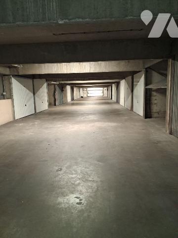 INVESTISSEMENT LOCATIF - A vendre un appartement situé au 3e étage de type T3. Cave et garage.