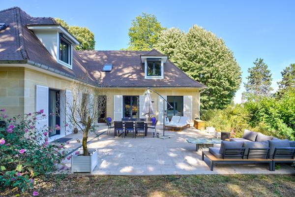 Louveciennes Maison 8 pièces 281 m² avec jardin €1 575 000 ** - Référence 27893