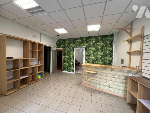 Immeuble à vendre à MUSSY SUR SEINE (10250), AUBE. Immeuble mixte à usage commercial et/ou habi...