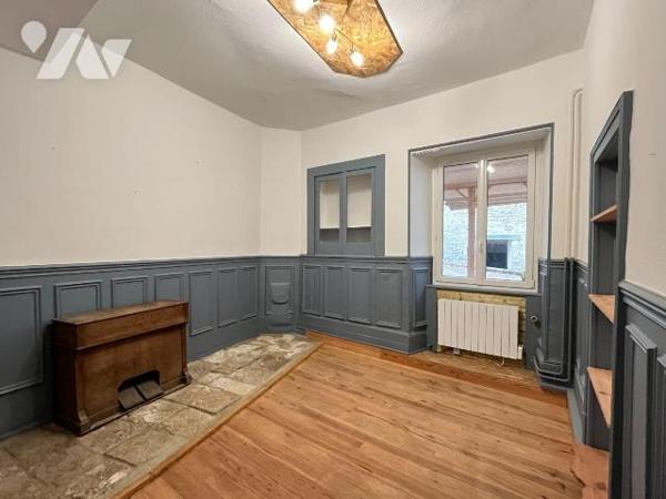 Immeuble à vendre à MUSSY SUR SEINE (10250), AUBE. Immeuble mixte à usage commercial et/ou habi...