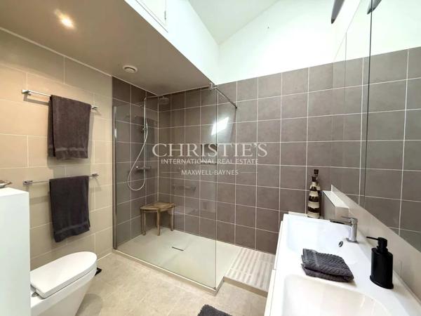 PROPRIÉTÉ D’EXCEPTION AVEC VUE IMPRENABLE SUR LE CHÂTEAU DE VILLEBOIS-LAVALETTE