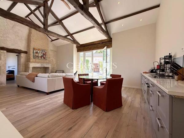 PROPRIÉTÉ D’EXCEPTION AVEC VUE IMPRENABLE SUR LE CHÂTEAU DE VILLEBOIS-LAVALETTE