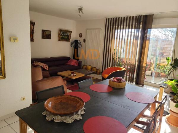 Appartement de type T3 d'une superficie de 71 m2.
