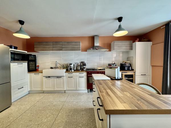 Saint-Julien-des-Landes (85150) L'Élégance de la Vie de Village à Deux Pas de la Mer !