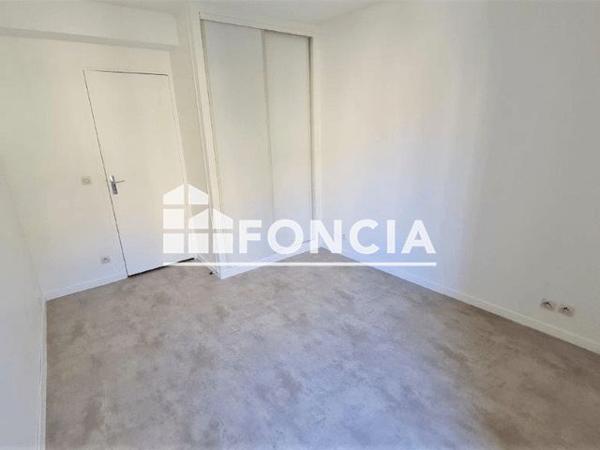 Location Appartement 2 pièces 50.17 m² - 4 PLACE JACQUES AMYOT Melun 77000