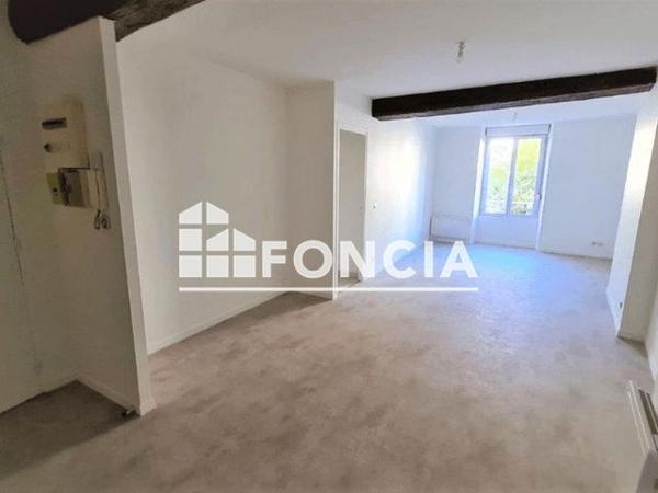 Location Appartement 2 pièces 50.17 m² - 4 PLACE JACQUES AMYOT Melun 77000