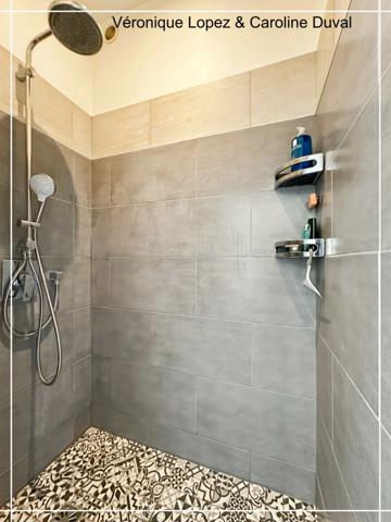 Bordeaux (33), quartier Saint-Michel, superbe appartement T3 en duplex dans un bel immeuble en pierre