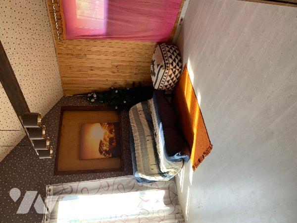 Maison à rafraichir 3 chambres, bureau, séjour lumineux. garage. Jardin clos. Proche commerces.