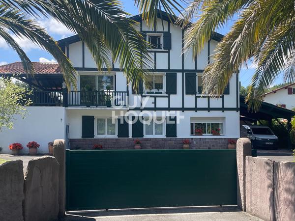 Belle maison traditionnelle Basque à quelques pas du centre du village