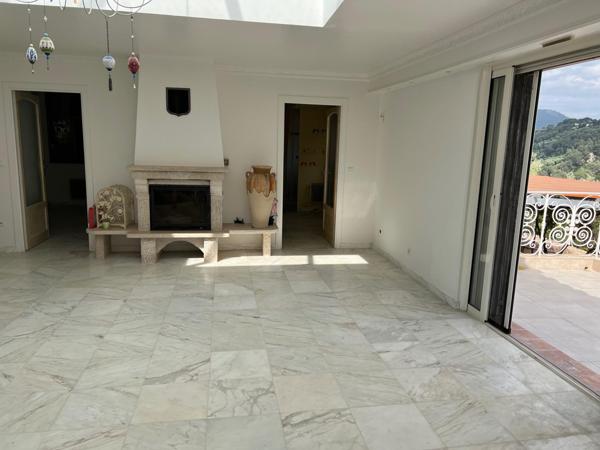 Magnifique propriété sur la commune de LA TRINITE : terrain arboré de 7.000m2 deux maisons surface habitable 186 m2 avec piscine