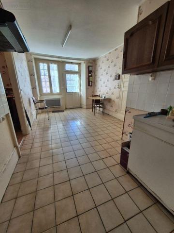 Maison de ville à vendre à Neuvy-Saint-Sépulchre dans l'Indre (36230), ref : CG/439