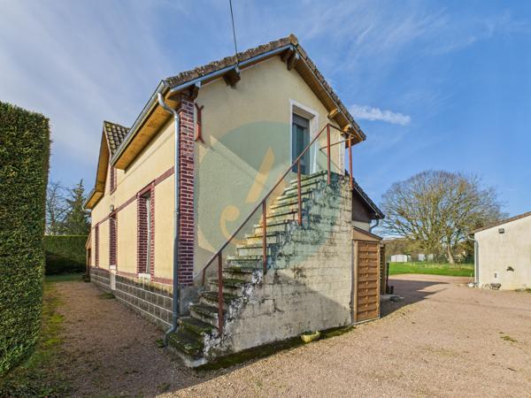 Garchy (58150) Maison sans travaux, 3 chambres, double garage sur jardin clos à Garchy