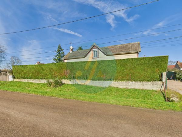 Garchy (58150) Maison sans travaux, 3 chambres, double garage sur jardin clos à Garchy