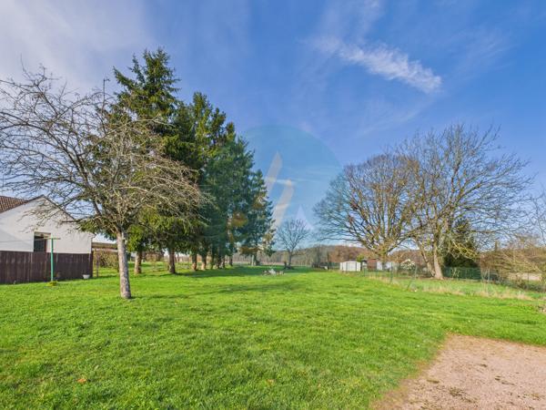 Garchy (58150) Maison sans travaux, 3 chambres, double garage sur jardin clos à Garchy