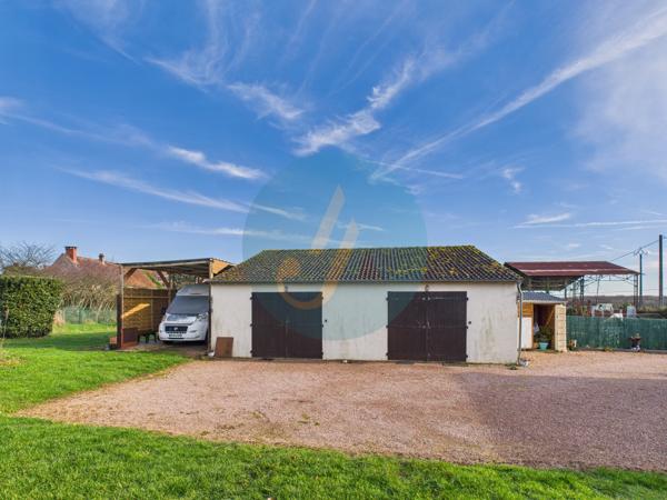 Garchy (58150) Maison sans travaux, 3 chambres, double garage sur jardin clos à Garchy