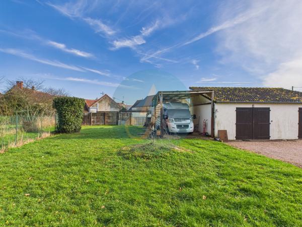Garchy (58150) Maison sans travaux, 3 chambres, double garage sur jardin clos à Garchy