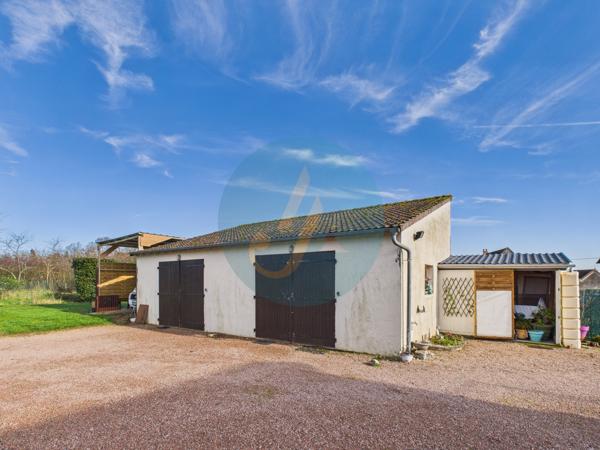 Garchy (58150) Maison sans travaux, 3 chambres, double garage sur jardin clos à Garchy