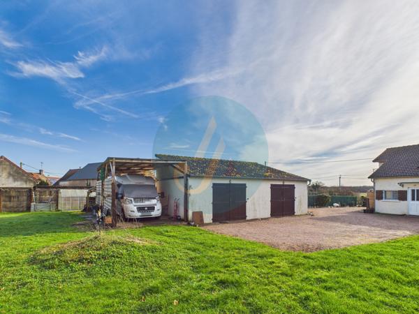 Garchy (58150) Maison sans travaux, 3 chambres, double garage sur jardin clos à Garchy