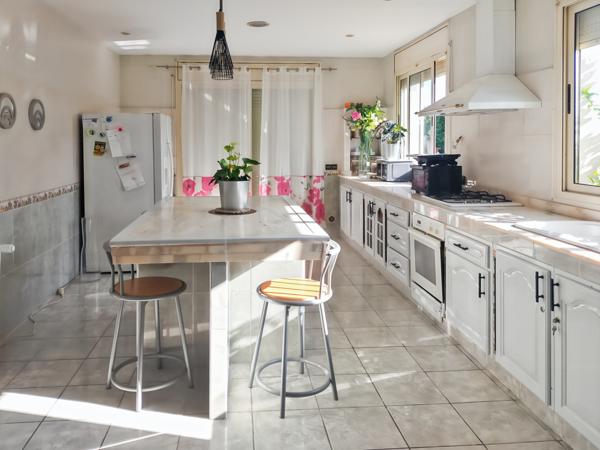 Sorgues (84700) Maison Sorgues 5 pièce(s) 267 m2