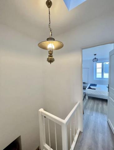 Au pied de la Cité maison avec patio, dépendance et jardin