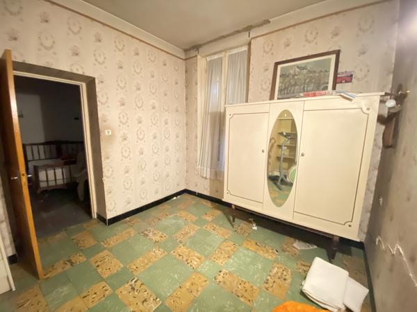 Appartement 150 m² env, sur 400m² de garage, emplacement commercial Ideal