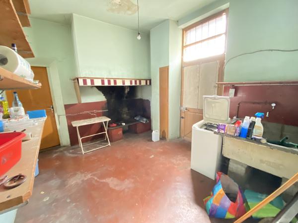 Appartement 150 m² env, sur 400m² de garage, emplacement commercial Ideal