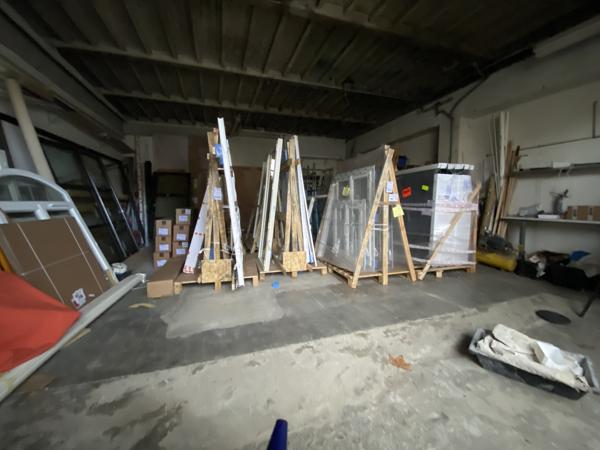 Appartement 150 m² env, sur 400m² de garage, emplacement commercial Ideal